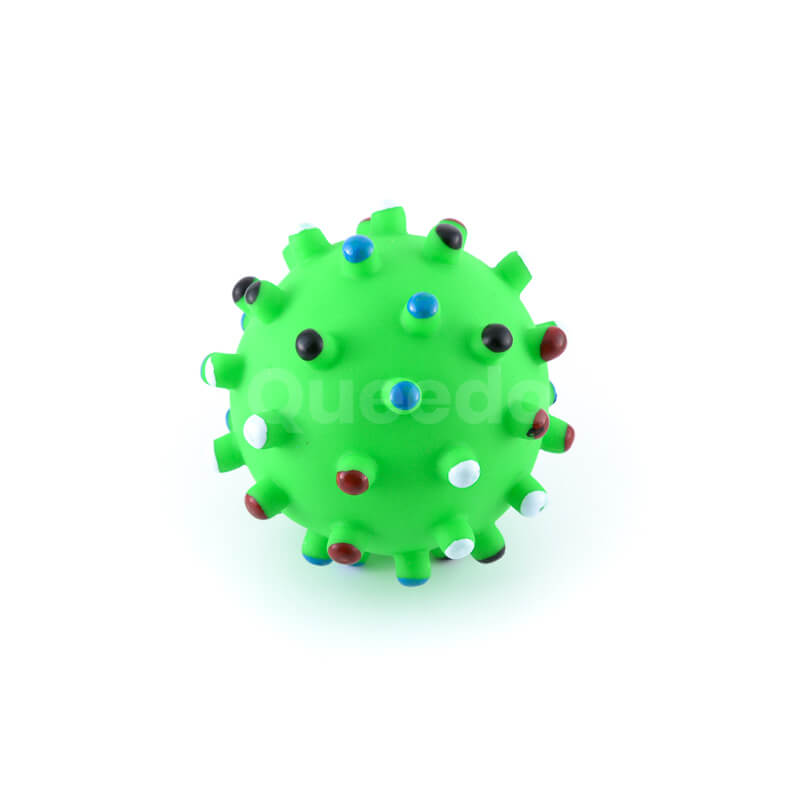 Odolná hračka pre psa zelená lopta farebné pichliače